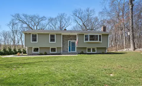 7 Highridge Dr, Monroe, CT 06468