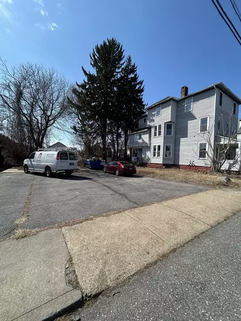 18 Hawthorne St, Norwich, CT 06360