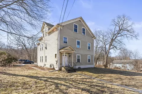 67 Walnut St, Putnam, CT 06260