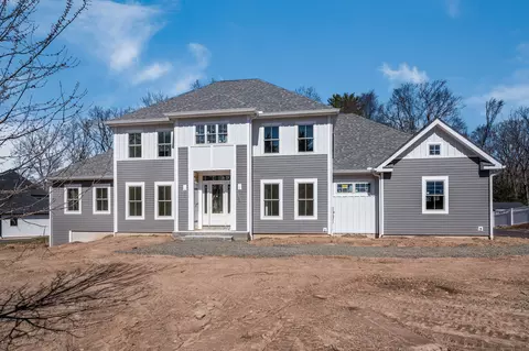 82 Fairway Rdg, Avon, CT 06001