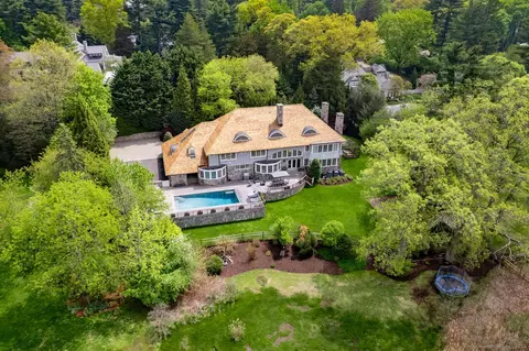 40 Old Farm Rd, Darien, CT 06820