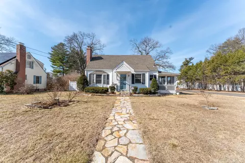 76 Turnbull Rd, Manchester, CT 06042