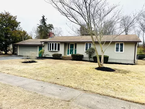 3 Jeanette Dr, Plainville, CT 06062