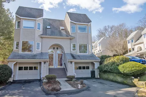 17 Lakeview Dr #17, Branford, CT 06405