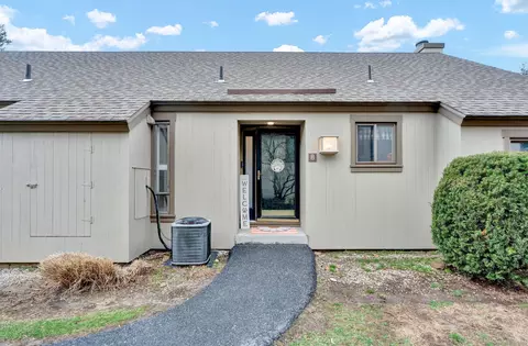 8 Great Meadow Ln #8, Avon, CT 06001