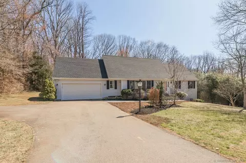 381 Hume Dr, Hamden, CT 06514