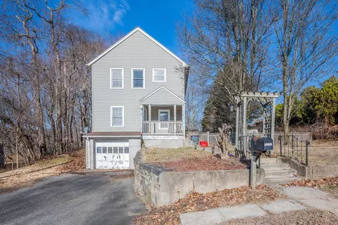 13 Talmadge St, Derby, CT 06418