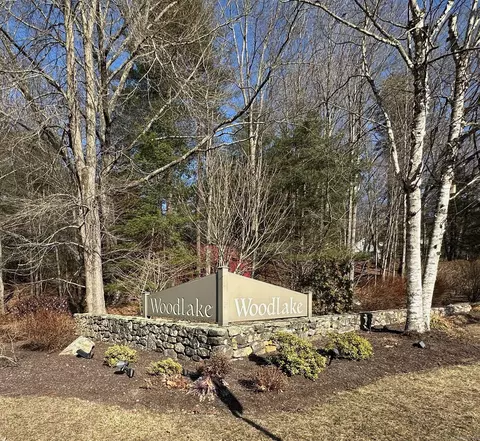 17 Tamarack Ln #17, Woodbury, CT 06798