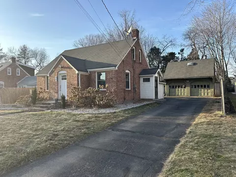 98 Goodale Dr, Newington, CT 06111