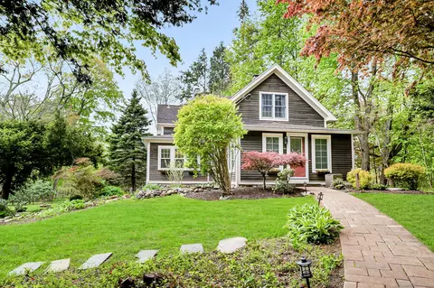 86 Rimmon Rd, Woodbridge, CT 06525