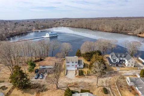 8 Lakeview Cir, Niantic, CT 06357