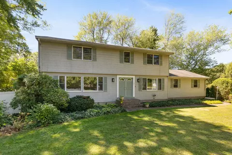 10 Mohegan Trl, South Windsor, CT 06074