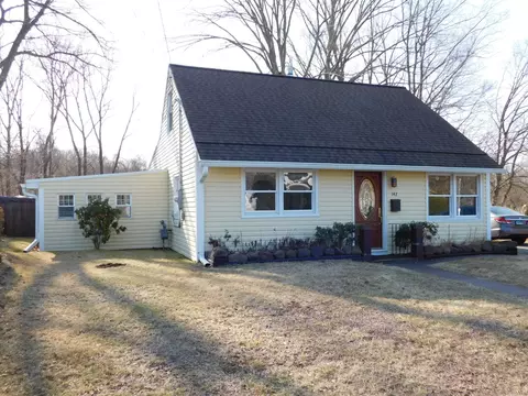 142 Glen Hills Rd, Meriden, CT 06451