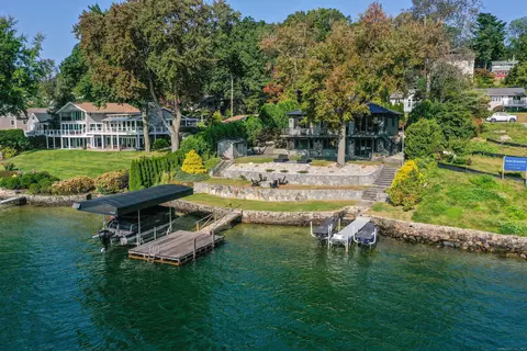 68 S Lake Shore Dr, Brookfield, CT 06804