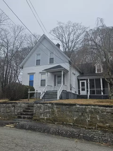 21 Mulberry St, Norwich, CT 06360