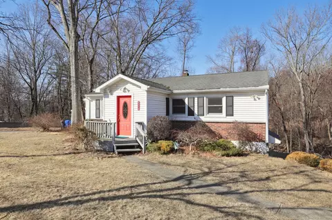 146 Lone Oak Dr, New Milford, CT 06776