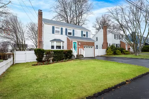 20 Willowbrook Pl, Stamford, CT 06902