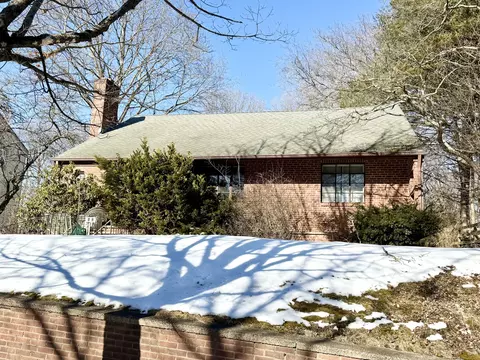125 Hemlock Rd, New Haven, CT 06515