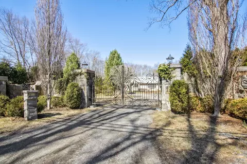 123 N Lake Dr, Stamford, CT 06903