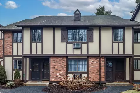 18 Andover Ct #18, Brookfield, CT 06804