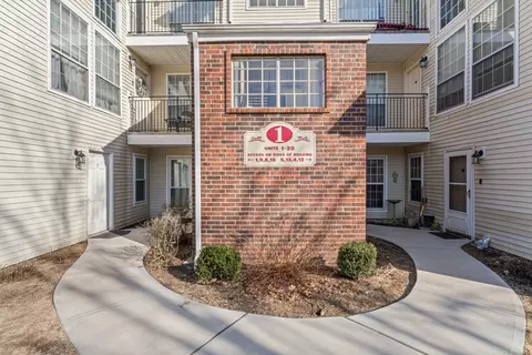 10 Carriage Crossing Ln #10, Middletown, CT 06457