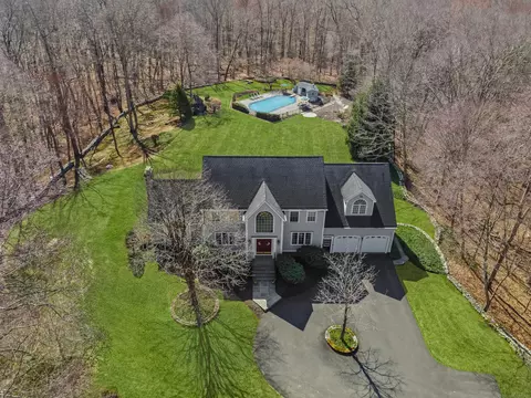 17 Plumtrees Rd, Newtown, CT 06470