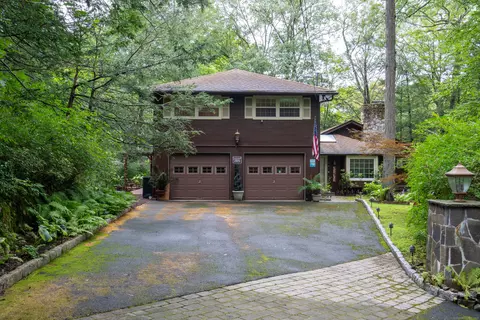 2 Oak Dr, Sherman, CT 06784
