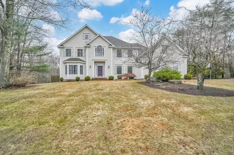 18 Blueberry Ln, Canton, CT 06019