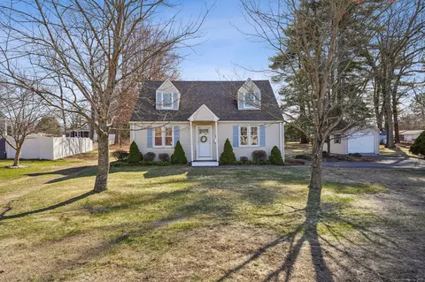 9 Raffia Rd, Enfield, CT 06082