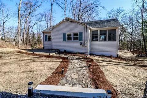 13 Linda Ln, New Fairfield, CT 06812