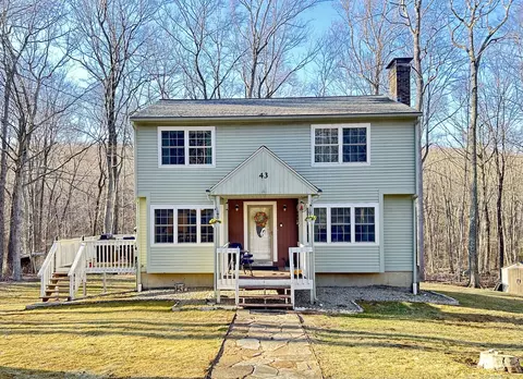 43 Bush Hill Rd, Lebanon, CT 06249