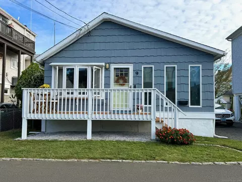 9 Sperry St, Milford, CT 06460