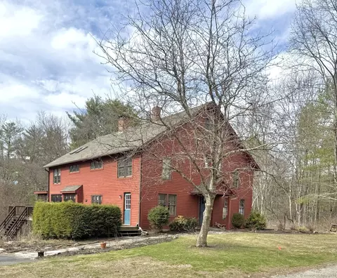 30 E Putnam Rd, Putnam, CT 06260