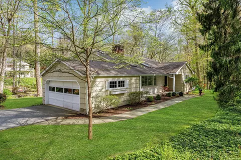 159 Rivergate Dr, Wilton, CT 06897
