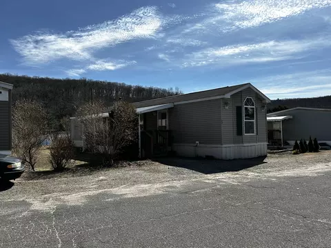 108 Clark Rd #TRLR 92, Naugatuck, CT 06770