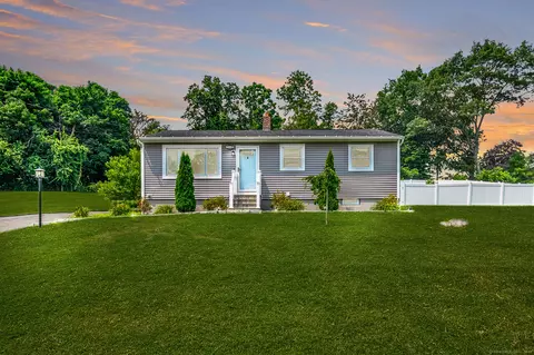 3 Henso Dr, Danbury, CT 06811