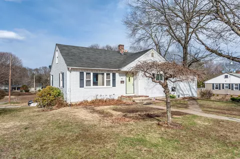 102 Mckenna Ave, Griswold, CT 06351