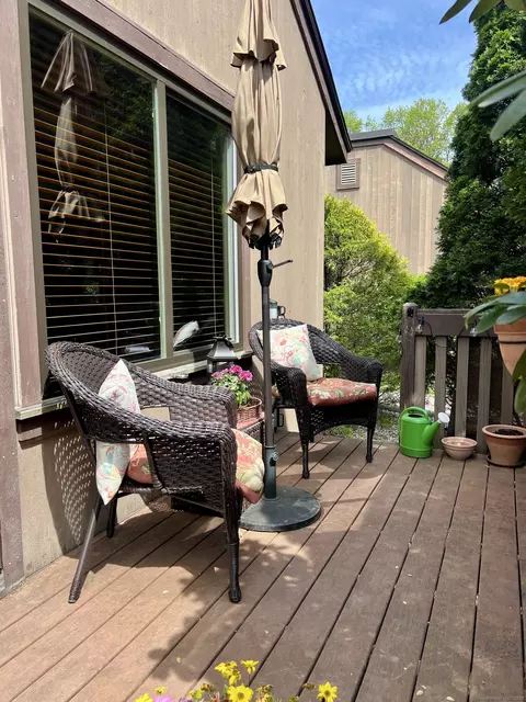 15 Canterbury Ln #15, Avon, CT 06001