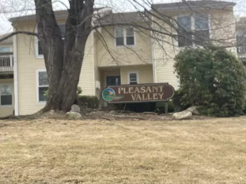 949 Pleasant Valley Rd #8-8, South Windsor, CT 06074
