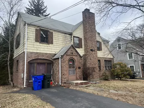 18 Eastview St, West Hartford, CT 06107