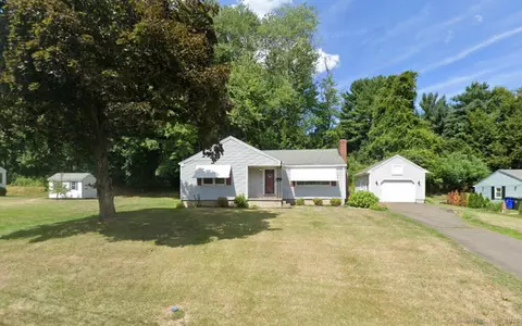 116 Sunset St, Windsor Locks, CT 06096