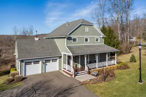 129 Periwinkle Dr #129, Middlebury, CT 06762