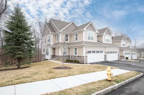 135 Winding Ridge Way #135, Danbury, CT 06810