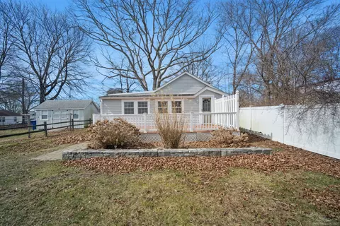5 Hartford Ave, Old Lyme, CT 06371