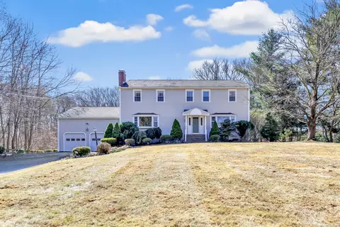 15 Winter Green Ln, Trumbull, CT 06611