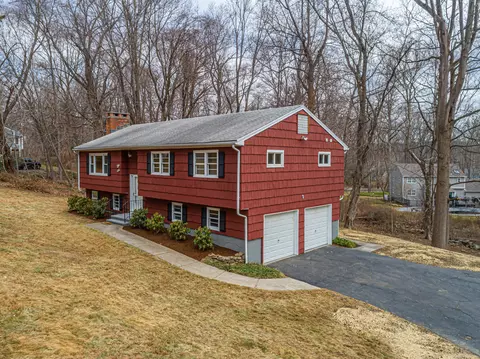 31 Ferndale Dr, Easton, CT 06612