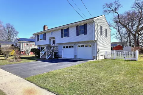 211 Merwin Ave, Milford, CT 06460