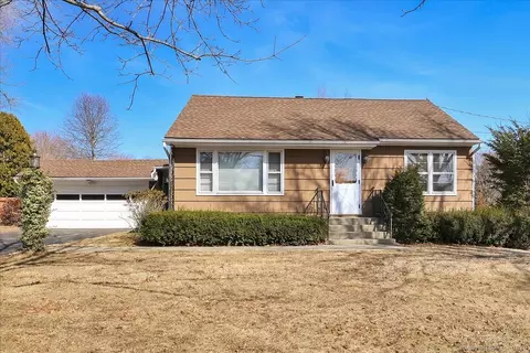 4 Charlotte St, Watertown, CT 06779