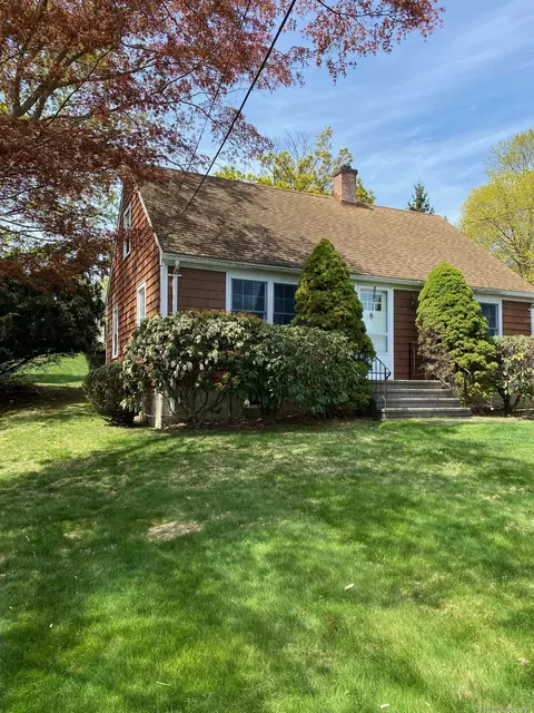 411 Wormwood Rd, Fairfield, CT 06824