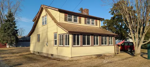 15 Waterbury Ave, Old Saybrook, CT 06475